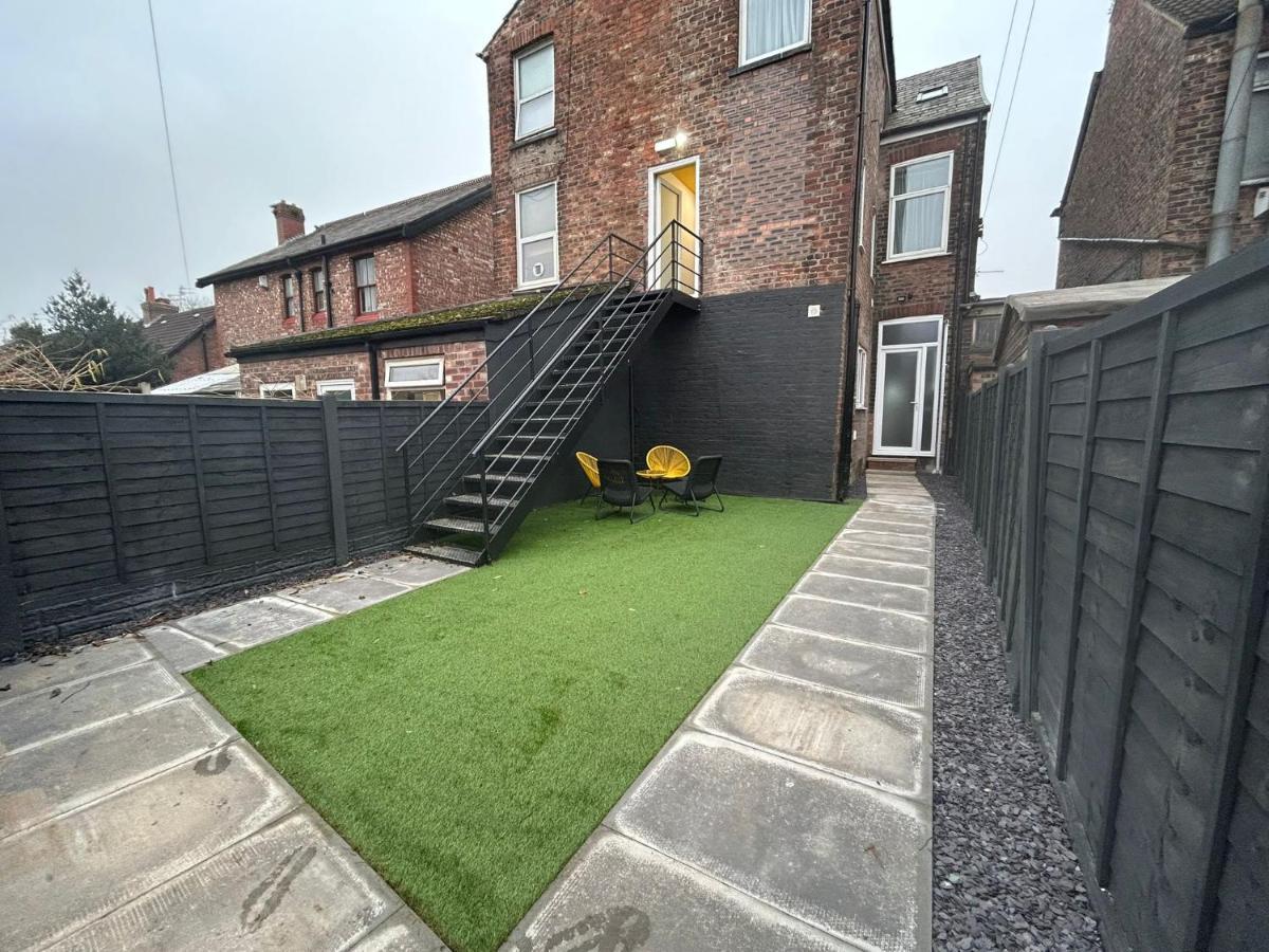 Super Stylish Apartment In Urmston Flat 3 Exterior photo